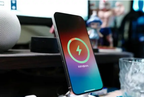无棣苹果15换屏服务分享用什么充电器给iPhone15充电更好 